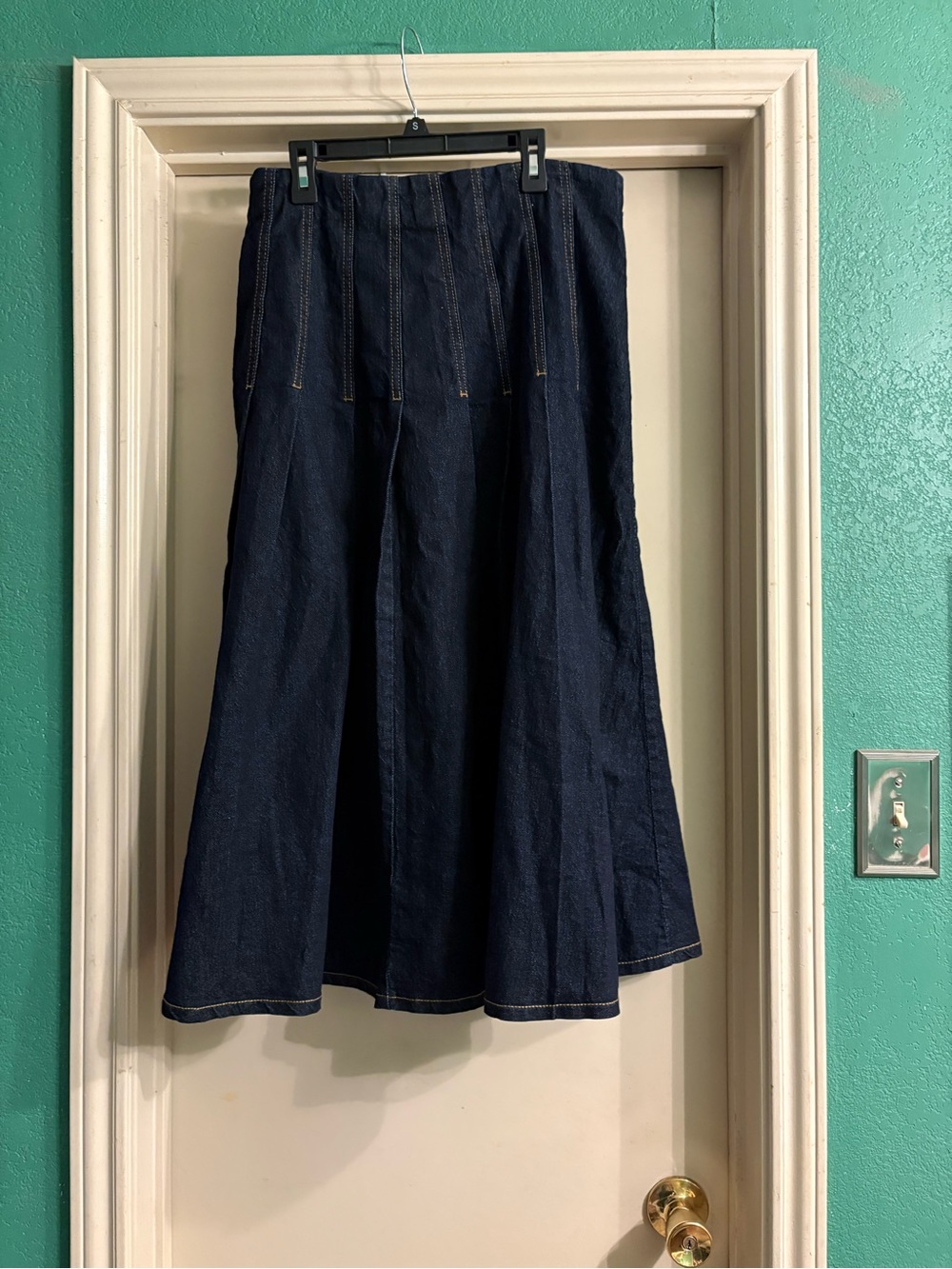 Free Assembly Stitch Pleated Dark Blue Denim Midi Skirt - Picture 6 of 16